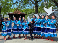 Серпантин на празднике ДЕНЬ ПОБЕДЫ 